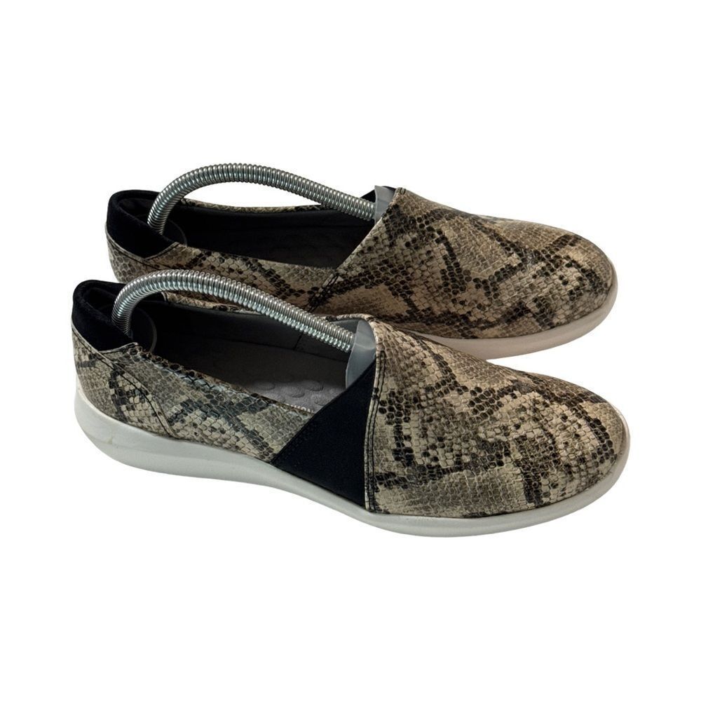 CLARKS SLIP ON CASUAL LOAFER. SNAKESKIN BEIGE